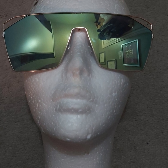 Sunglasses - Picture 12 of 16